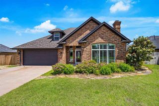 805 NW Seaton Pl, Lawton, OK 73505