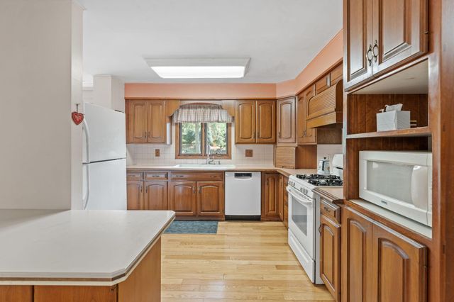 6041 Sumter Place N, New Hope, MN 55428