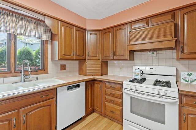 6041 Sumter Place N, New Hope, MN 55428