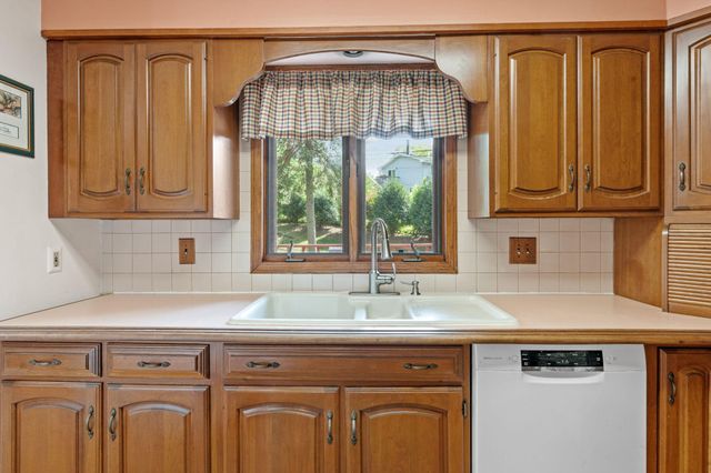 6041 Sumter Place N, New Hope, MN 55428