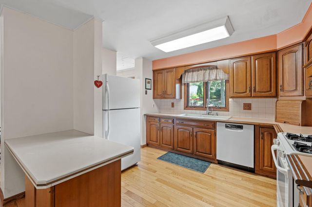 6041 Sumter Place N, New Hope, MN 55428