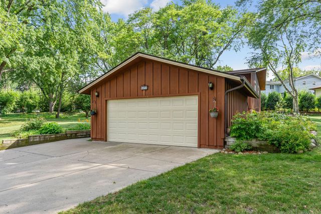6041 Sumter Place N, New Hope, MN 55428