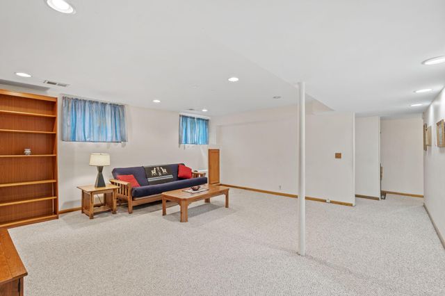 6041 Sumter Place N, New Hope, MN 55428