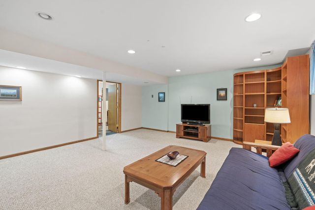 6041 Sumter Place N, New Hope, MN 55428