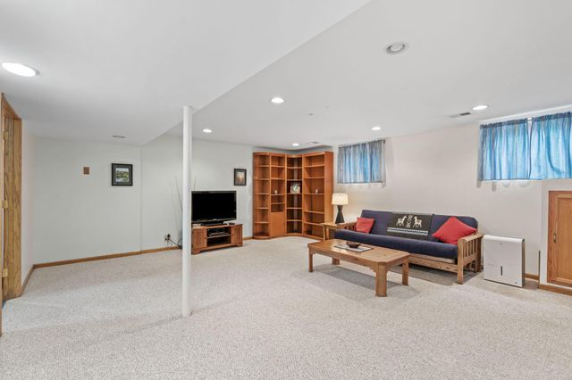 6041 Sumter Place N, New Hope, MN 55428