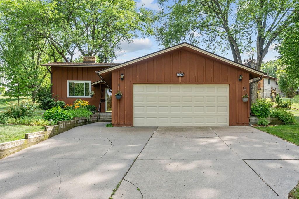 6041 Sumter Place N, New Hope, MN 55428