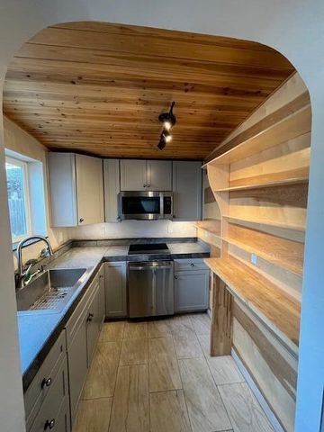 1550 Barbara Road, Redding, CA 96003