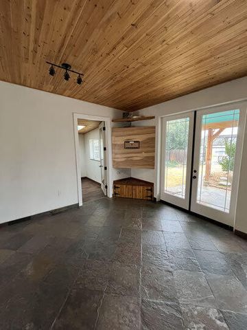 1550 Barbara Road, Redding, CA 96003