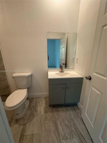 1240 Columbus Boulevard B, Fort Myers, FL 33913