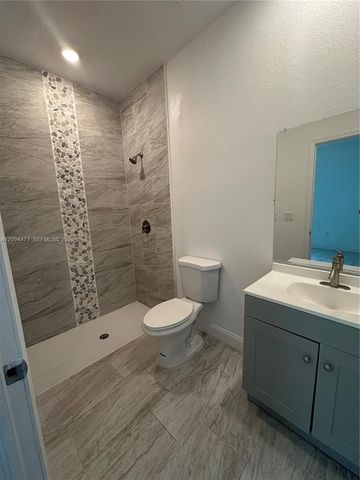 1240 Columbus Boulevard B, Fort Myers, FL 33913