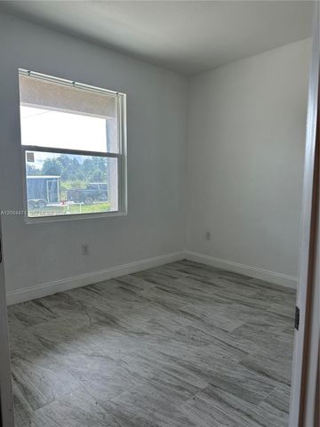 1240 Columbus Boulevard B, Fort Myers, FL 33913