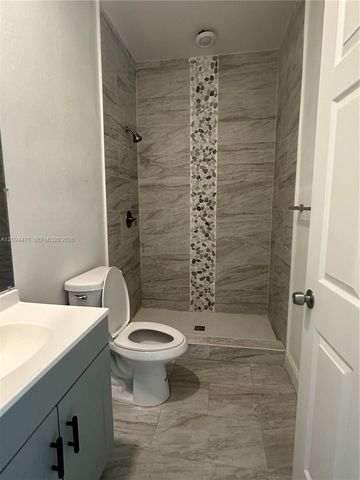 1240 Columbus Boulevard B, Fort Myers, FL 33913