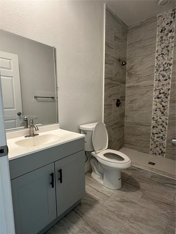 1240 Columbus Boulevard B, Fort Myers, FL 33913