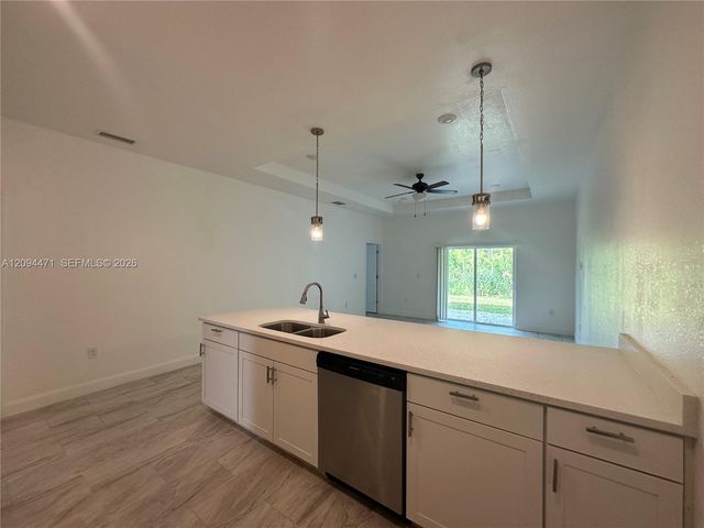 1240 Columbus Boulevard B, Fort Myers, FL 33913