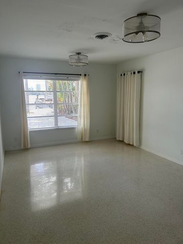 704 NE 20th Avenue, Fort Lauderdale, FL 33304