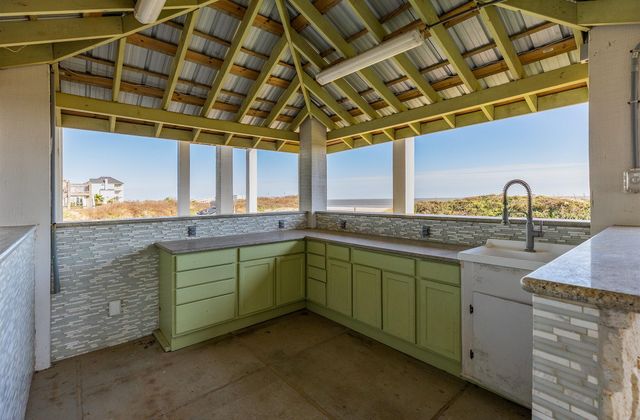 843 S Jack Road, Crystal Beach, TX 77650