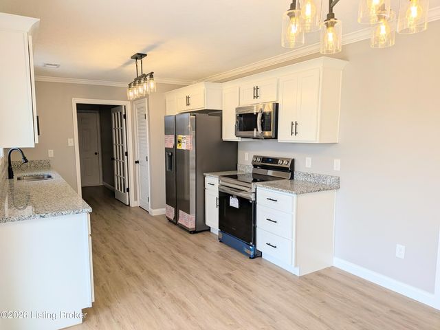 155 Meadowview Ln, Cecilia, KY 42724