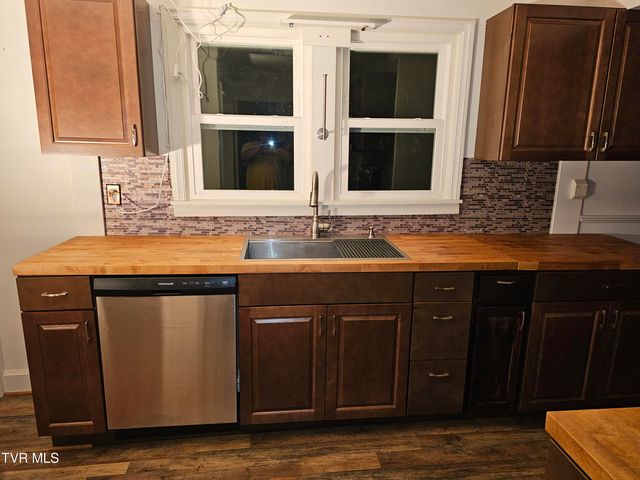 3910 Bond Drive Drive, Kingsport, TN 37664