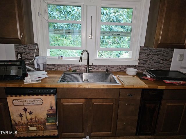 3910 Bond Drive Drive, Kingsport, TN 37664