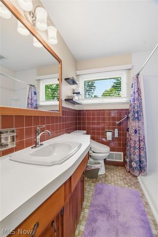 910 Marquardt Avenue NW, North Canton, OH 44720