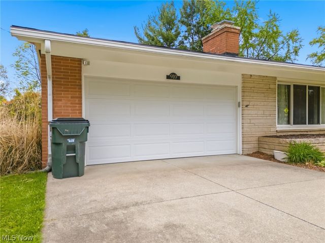 910 Marquardt Avenue NW, North Canton, OH 44720