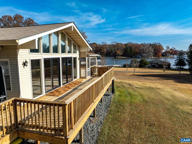 1753 NORTH LAKESHORE DR, Louisa, VA 23093