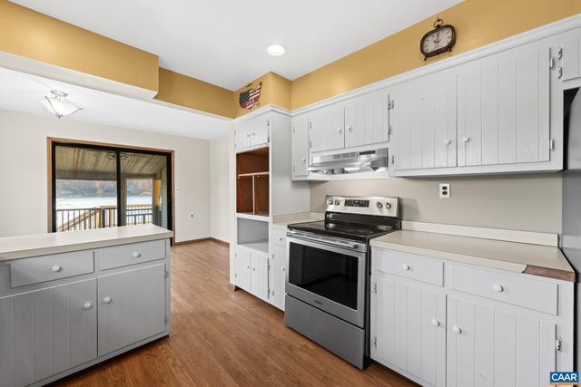 1753 NORTH LAKESHORE DR, Louisa, VA 23093