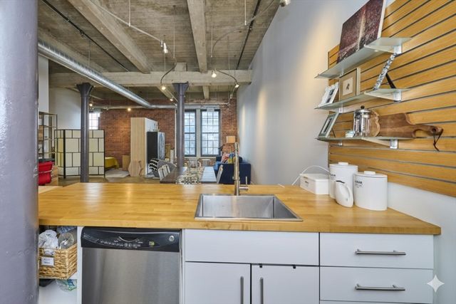 251 Heath St 407, Boston, MA 02130