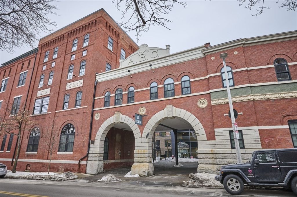 251 Heath St 407, Boston, MA 02130