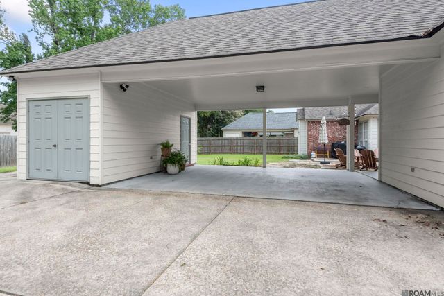 6318 Riverbrook Dr, Baton Rouge, LA 70820