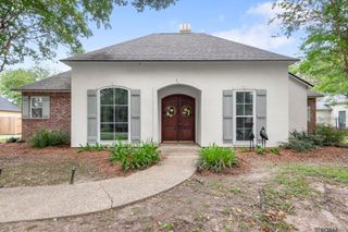 6318 Riverbrook Dr, Baton Rouge, LA 70820