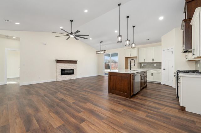 5435 S Victoria St, Wichita, KS 67216