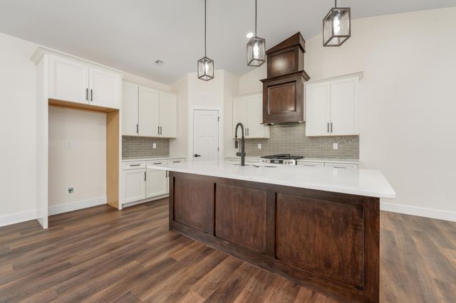 5435 S Victoria St, Wichita, KS 67216