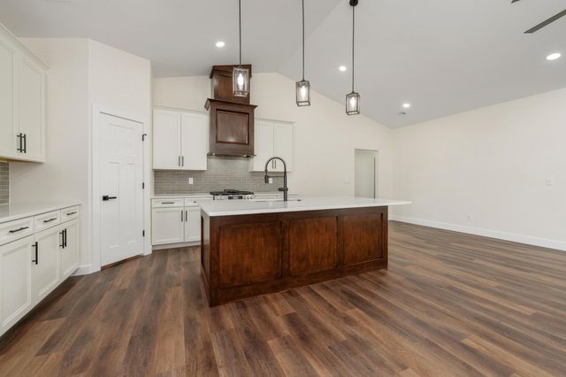 5435 S Victoria St, Wichita, KS 67216