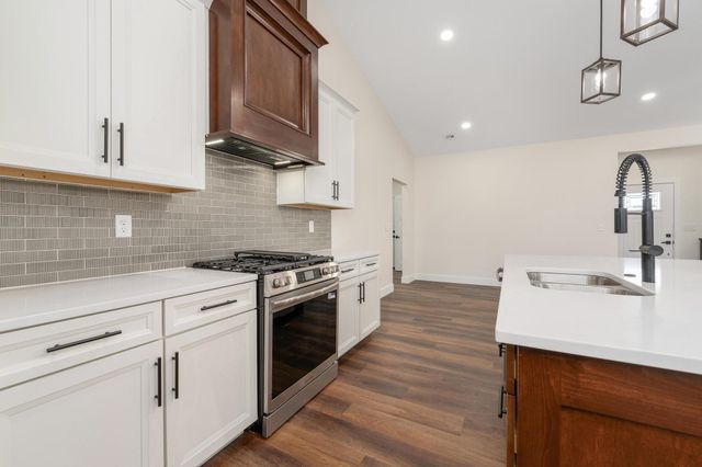 5435 S Victoria St, Wichita, KS 67216