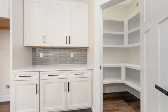 5435 S Victoria St, Wichita, KS 67216