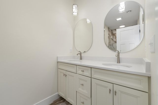 5435 S Victoria St, Wichita, KS 67216