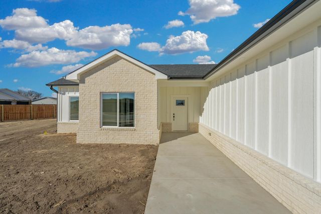 5435 S Victoria St, Wichita, KS 67216