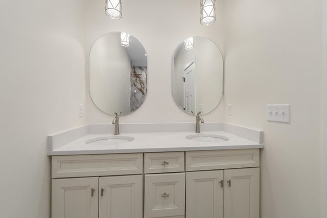 5435 S Victoria St, Wichita, KS 67216