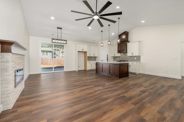 5435 S Victoria St, Wichita, KS 67216