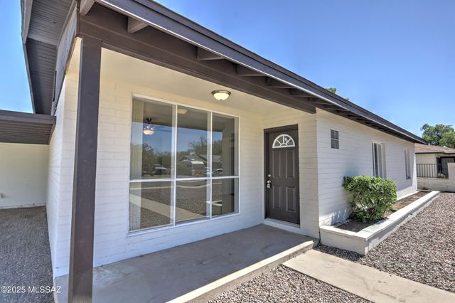 801 S Belvedere Avenue, Tucson, AZ 85711