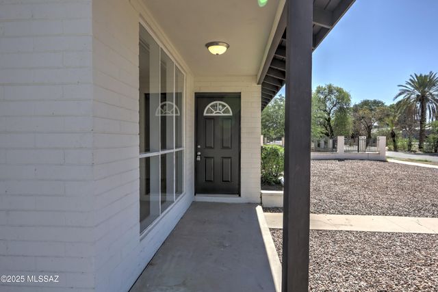 801 S Belvedere Avenue, Tucson, AZ 85711