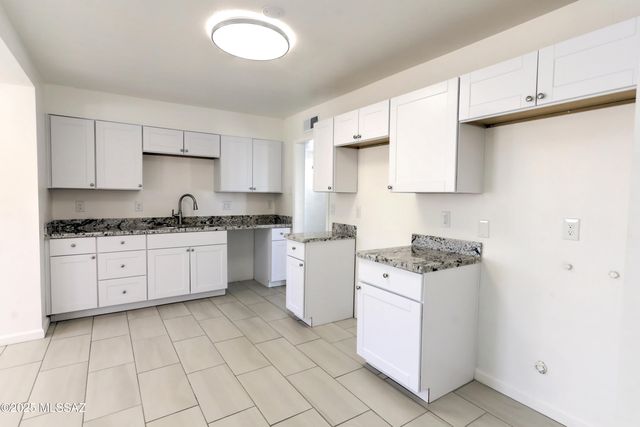 801 S Belvedere Avenue, Tucson, AZ 85711