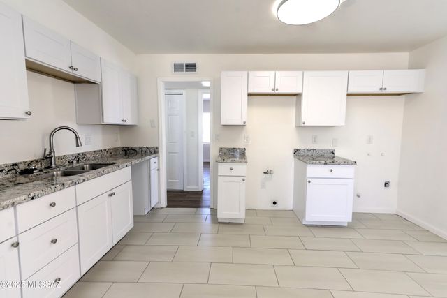 801 S Belvedere Avenue, Tucson, AZ 85711