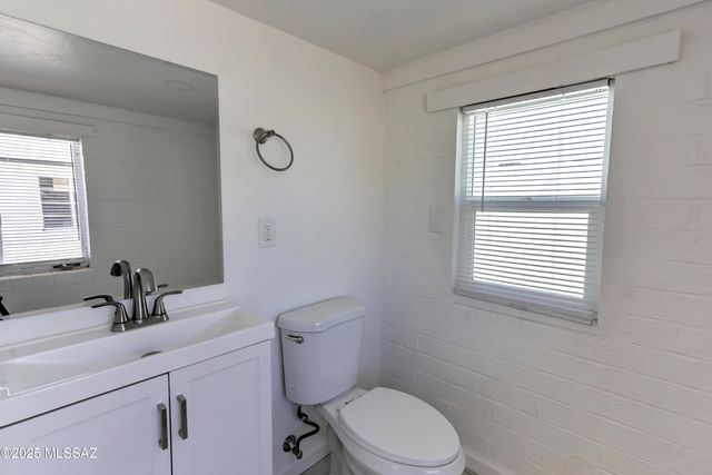 801 S Belvedere Avenue, Tucson, AZ 85711