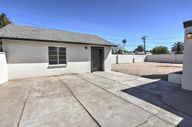 801 S Belvedere Avenue, Tucson, AZ 85711