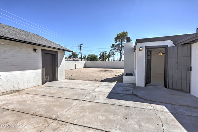 801 S Belvedere Avenue, Tucson, AZ 85711