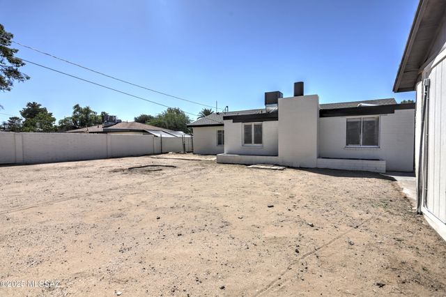 801 S Belvedere Avenue, Tucson, AZ 85711