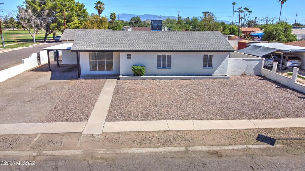 801 S Belvedere Avenue, Tucson, AZ 85711