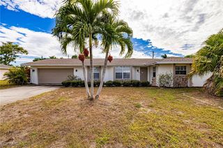 208 SE 43rd TER, Cape Coral, FL 33904